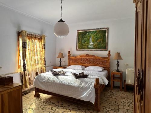 1 queen bed, 1 twin bed