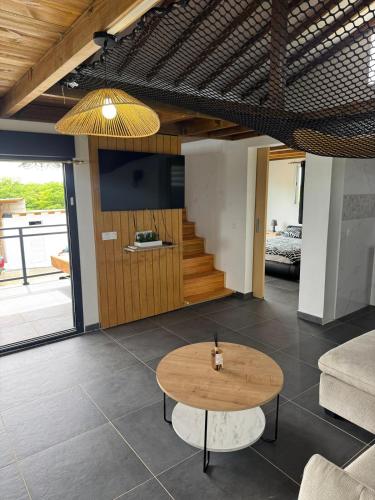 Koplietošanas atpūtas telpa ar TV, Villa 4 Chambres Piscine Jacuzzi 10 Voyageurs in Haut de la Montagne