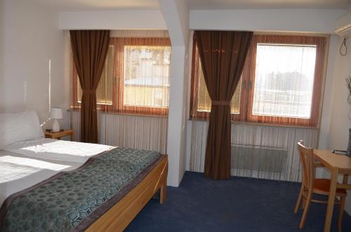 B&B Berr - image 3