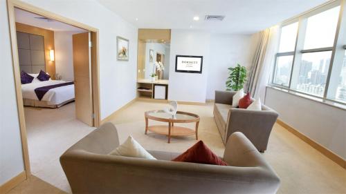 1 king bed, 1 twin bed, 1 sofa bed
