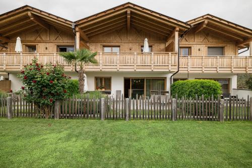 2 bedrooms, 4 beds