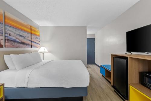 Days Inn by Wyndham Fond du Lac - image 20