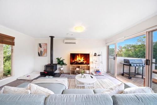 3BR Beach House Near Hobart BBQ Firepit Parking – khách sạn tại Cambridge