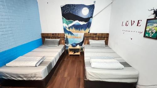2 twin beds