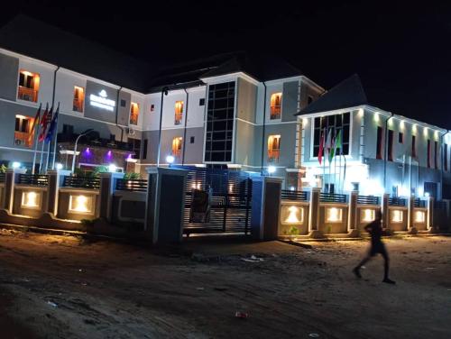 Hebron Hotels And Suites Owerri in אוורי