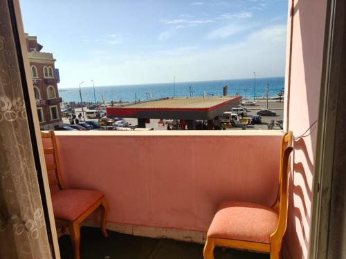 luxurious direct seaview apartment – khách sạn tại Bab Sharqi
