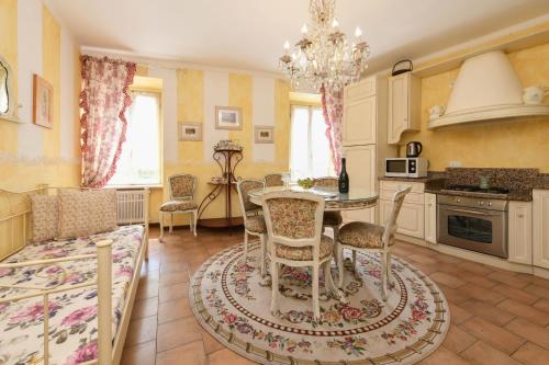 2 bedrooms, 4 beds