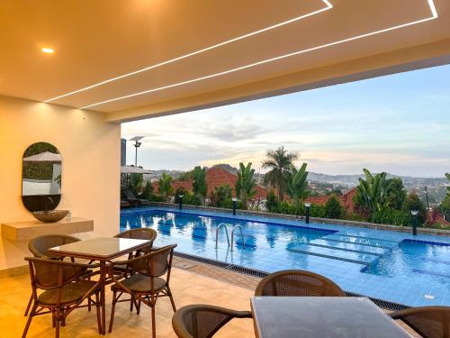 Peldbaseins, Vee Serviced Apartments & Hotel in Kajjansi