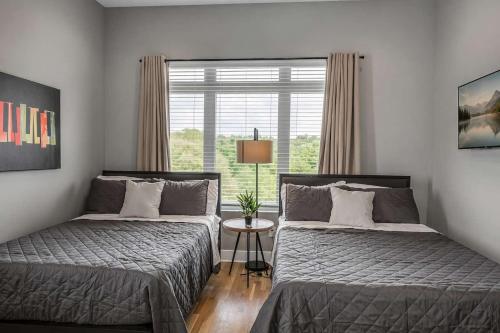 Skyline Serenity Spacious Nashville Retreat - image 3