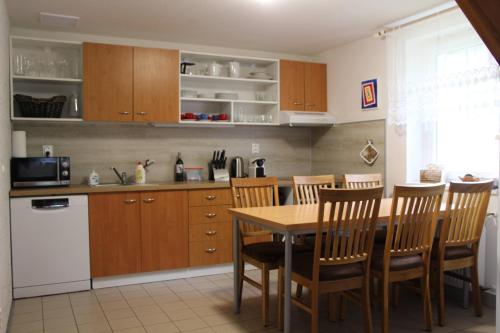 Facilities, Chata Vetrnik u Cerneho dolu v Krkonosich in Cerny Dul