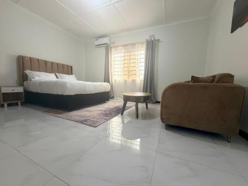 Phòng nghỉ, Destiny Executive Apartments in Solwezi