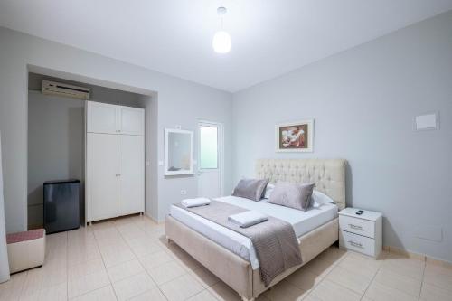 Hotel Alex – Ksamil, OR