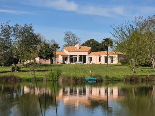Ô Repos de l'étang - Maison sereine en Vendée, idéale familles, amis & séminaires intimistes gîte à louer Simon-la-Vineuse