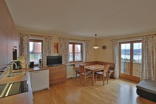 Apartment with Lake View