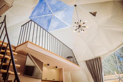 Skyview Glamping Jacuzzi , Sauna in Радзимін