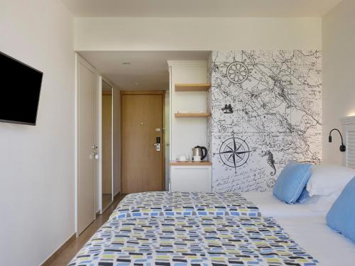 4 twin beds