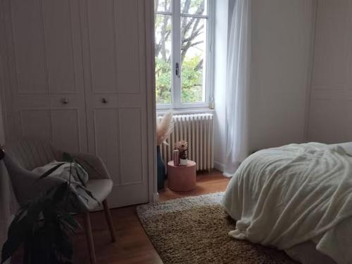 Chambre privée spacieuse (Chambre privee spacieuse) in Saint-Clair-du-Rhone (Rhone-Alpes)