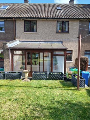 Cosy house with coastal views - close to Edinburgh in Бернтісленд