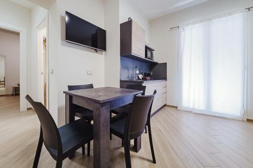 Samy's Apartment - Grey