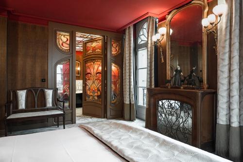 room detail thumbnail 1
