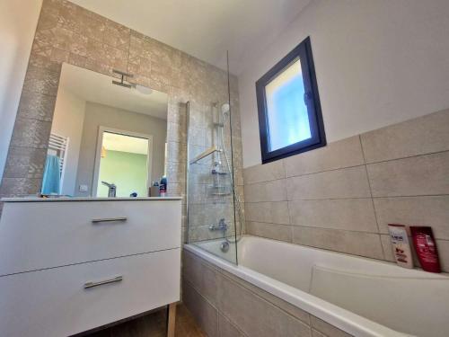 Villa EVASION climatisée pour 8 personnes proche plage - Les Pesquiers - image 2