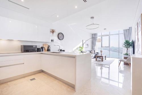 Kitchen, Premium Home with Full Sea View in Dubai Maritime City