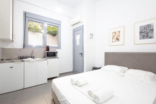 Beautiful 4BR Family Home near Acropolis Rooftop & Garden - image 4