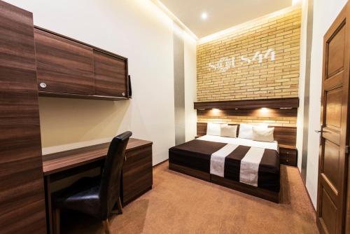 SOUS44, Budapest