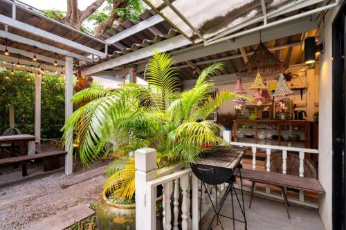 Lalyn secret cafe & restaurant near Baan Sillapin Artists Village