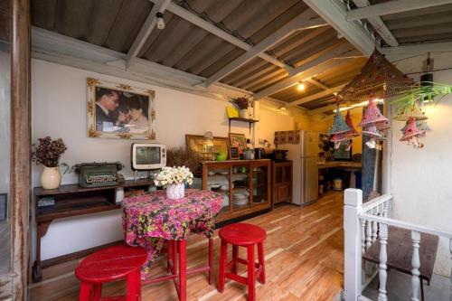 Lalyn secret cafe & restaurant near Baan Sillapin Artists Village