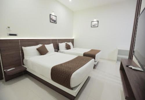 2 twin beds