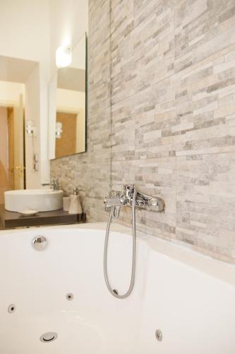Bathroom, Hotel Manganelli Palace in Catania City Center