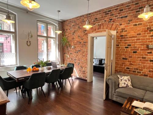 Klimatyczny apartament 80m2 na 6 osob, 2 WC, Stare Miasto Torun, szybkie WiFi - Torun