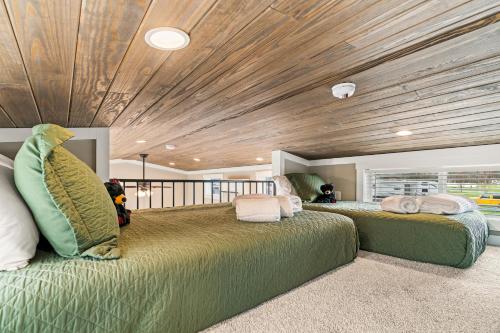 2 bedrooms, 4 beds