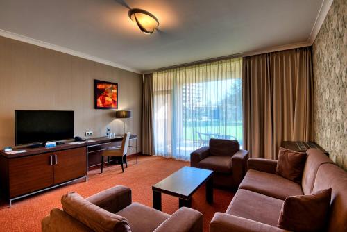room detail thumbnail 1