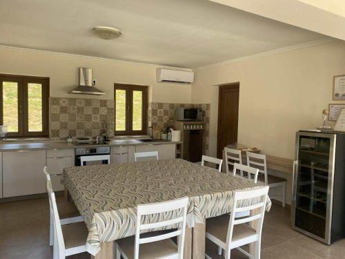 virtuve, Vitál Guesthouse (Vital Guesthouse) in Ibafa