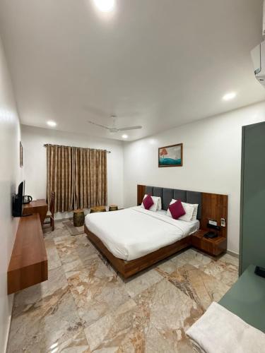 The Naklang Hotel & Restro