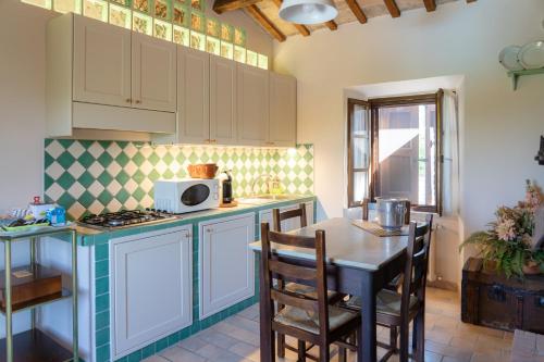virtuve, Villa Ippolito by Mmega in Sant' Ippolito