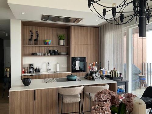 Stylish 2BR Apt Near Reykjavik with Balcony & Views in Álftanes