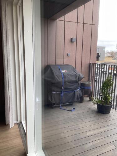 Stylish 2BR Apt Near Reykjavik with Balcony & Views in Álftanes