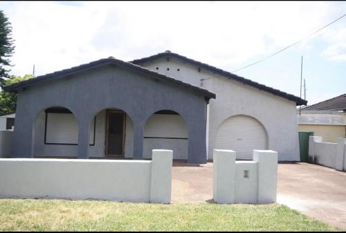Quiet 3BR Home Walk to Ingleburn Station