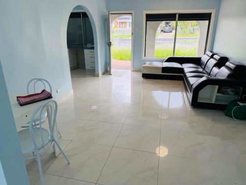 Quiet 3BR Home Walk to Ingleburn Station in South Western Sydney