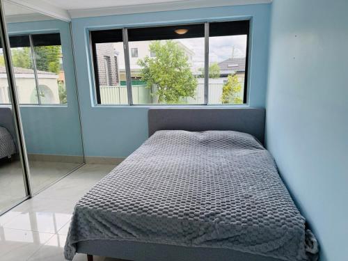 Quiet 3BR Home Walk to Ingleburn Station in South Western Sydney