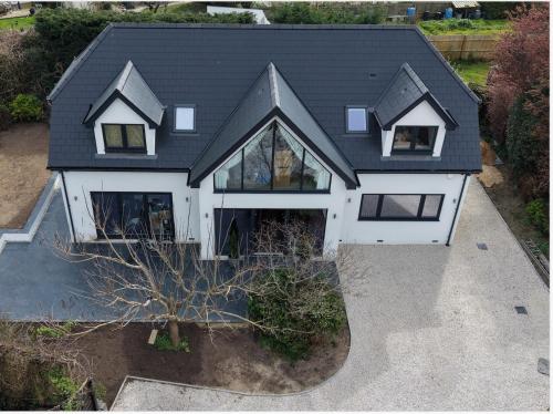 Exterior view, Riverside Retreat in Littledown and Iford