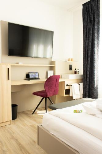 room detail thumbnail 2