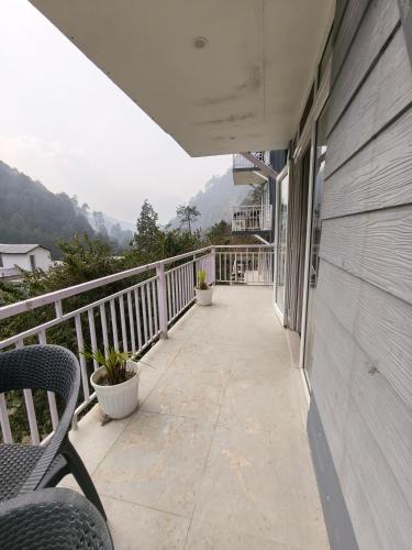 Terraza/balcón, Kainchi retreat located in kainchi dham in Nainital