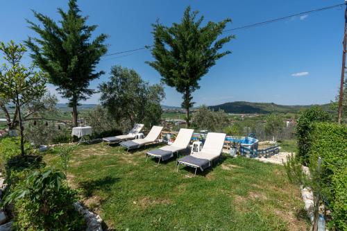 Bujtina Ethan Perondi - Private Villa Swimming Pool in Kuçovë