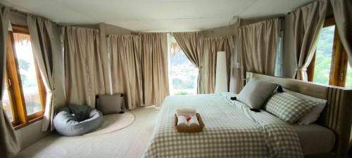 ห้องพักสำหรับสี่ท่านพร้อมระเบียง (Quadruple Room with Balcony)