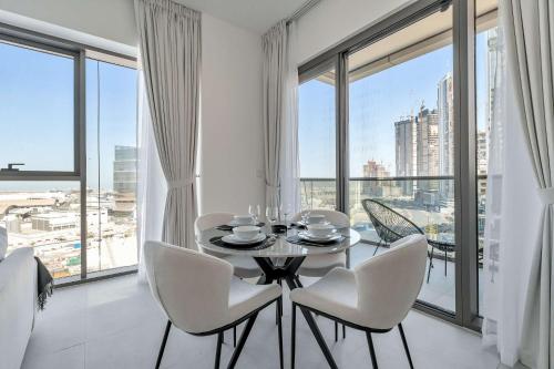 Free housekeeping visits during your stay - StayShort - Stunning 1 Bed in Maritime City that Sleeps  in Dubai Maritime City