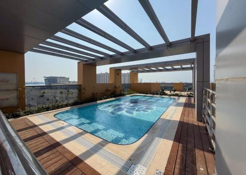 Free housekeeping visits during your stay - StayShort - Stunning 1 Bed in Maritime City that Sleeps  in Dubai Maritime City